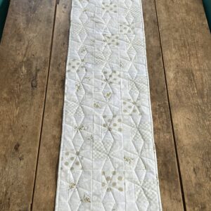 Kit Disappearing Nine Patch Table Runner Low Volume